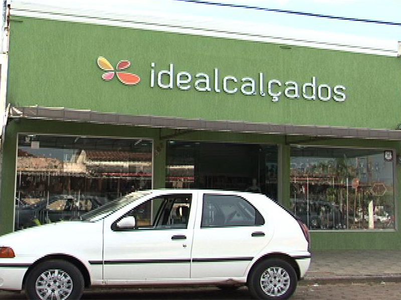 Logo de IDEAL CALÇADOS