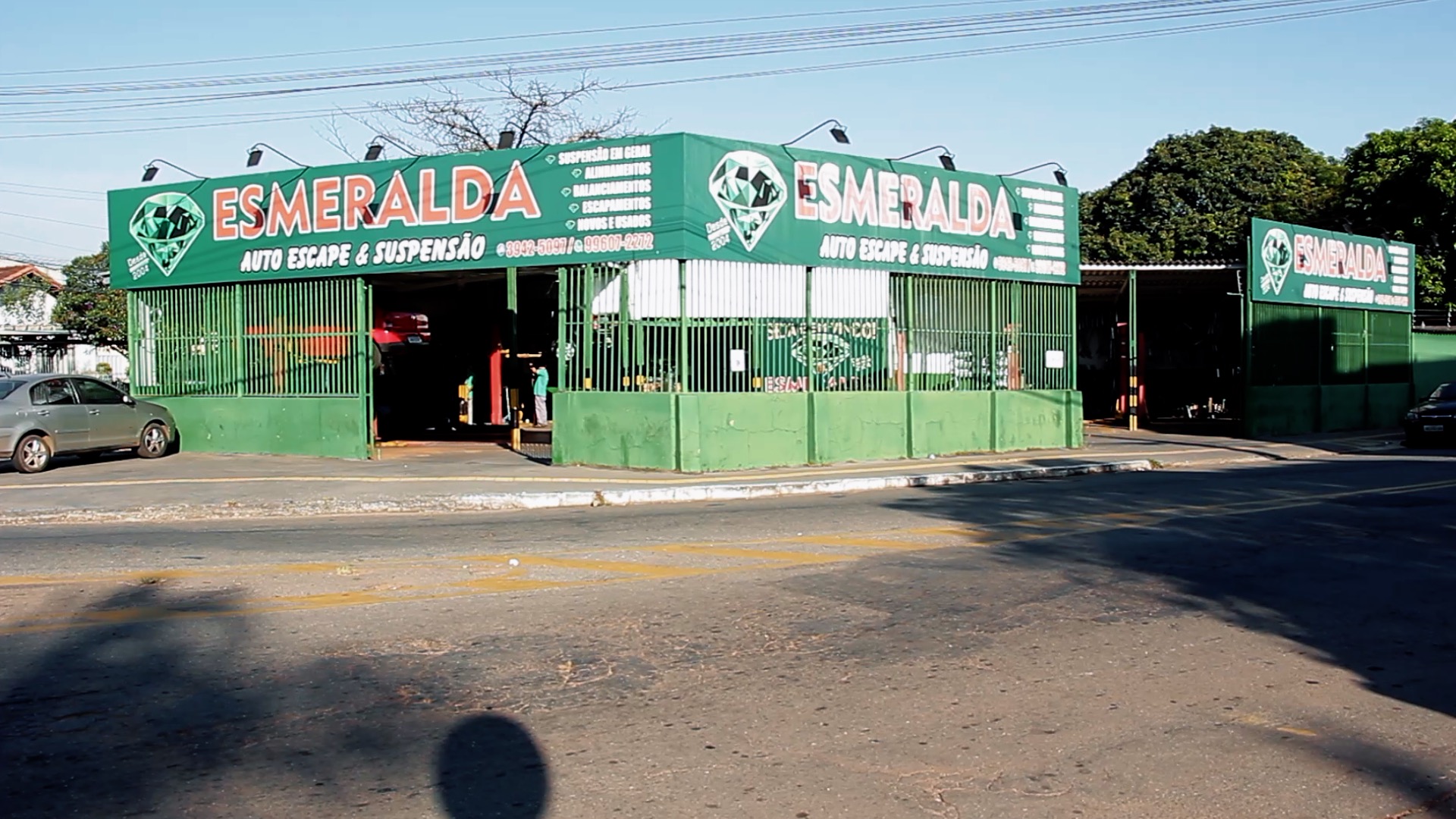 Logo de ESMERALDA AUTO ESCAPE E SUSPENSÃO